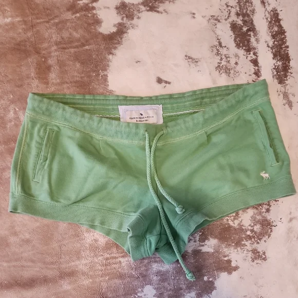 Abercrombie & Fitch Women's NY Athletic Short Shorts. Size: L